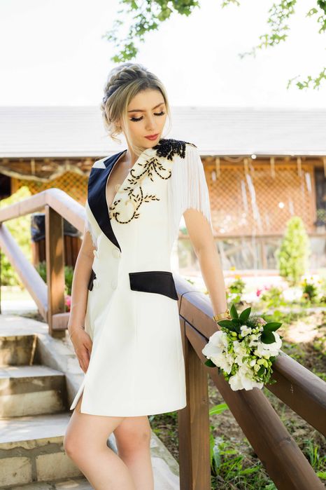 Rochie sacou elegantă cu revere albe