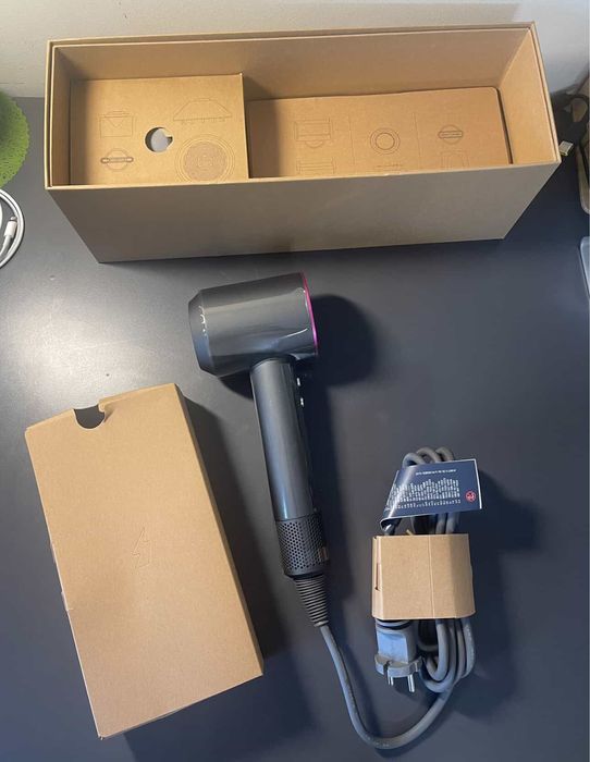 Uscator de par Dyson supersonic HD07