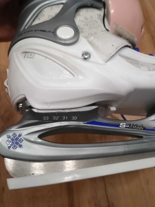 Vând patine și casca pt copii