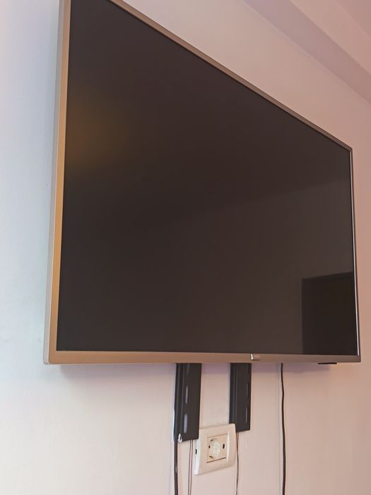 Vând televizor 1000ron sau schimb cu iPhone 13-14-15