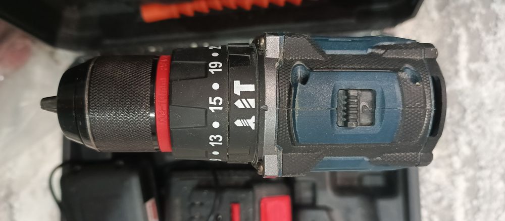 Шуруповёрт дрель