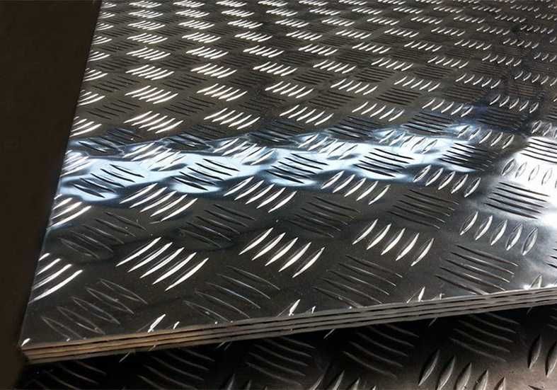 Листы для обшивки и пола