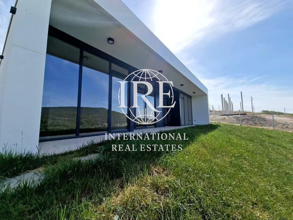 Модерна едноетажна къща с великолепна панорамна гледка! Живописен рай