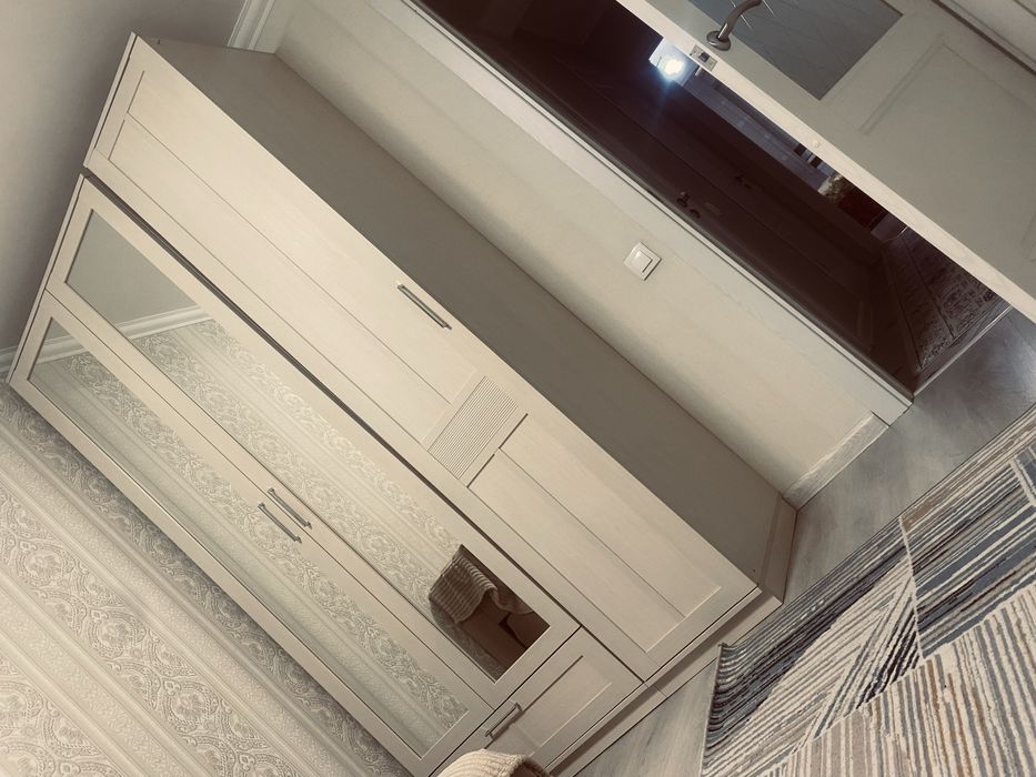 Шкаф большой для спальний