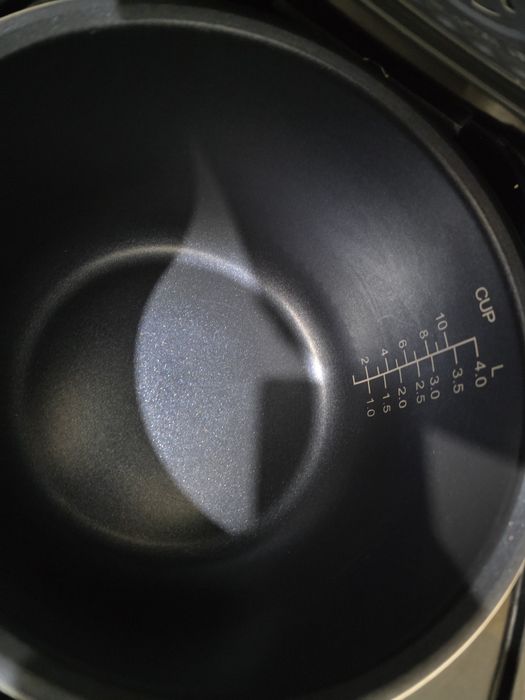 Продаю мультиварку REDMOND RMC-28