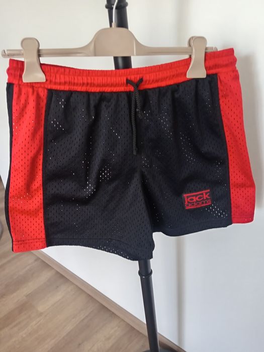 Vând pantaloni scurți pt bărbați