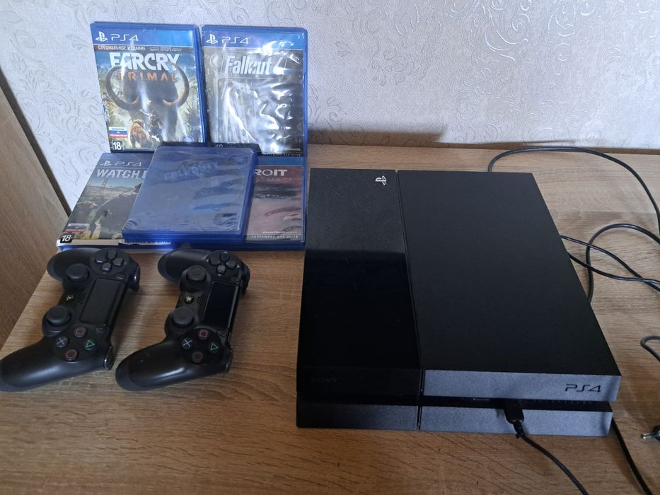 Игровая приставка PS4 500GB