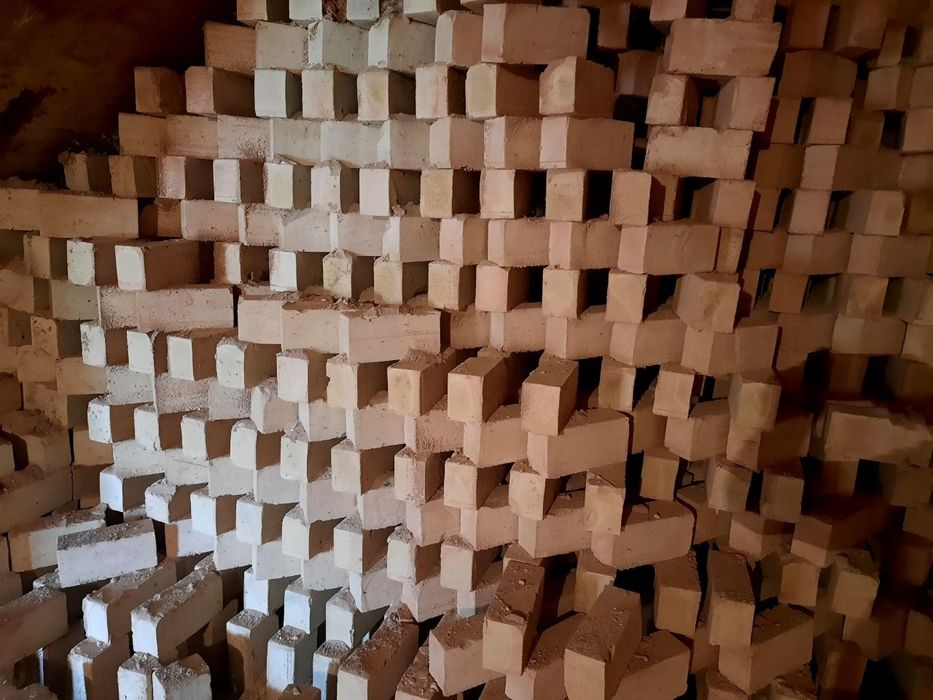 Пишкан ва хом гишт Пишган  Кирпич тогридан тогри заводдан биринши кол