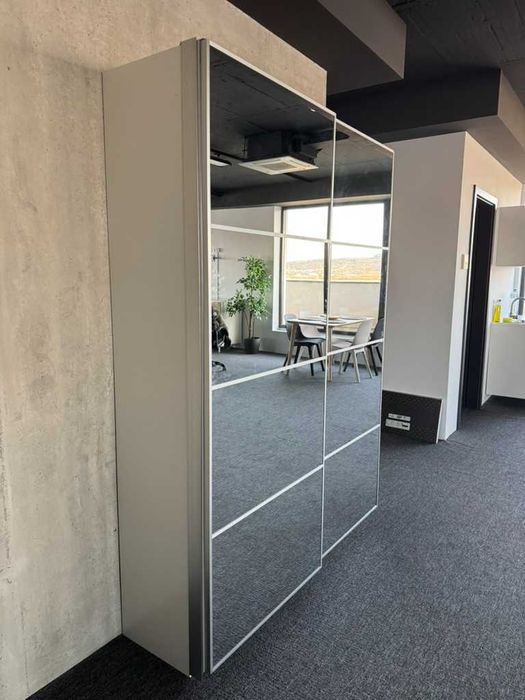 Dulap Ikea cu usi glisante si oglinda