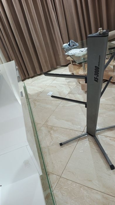 Стойка за синтезатор, клавир