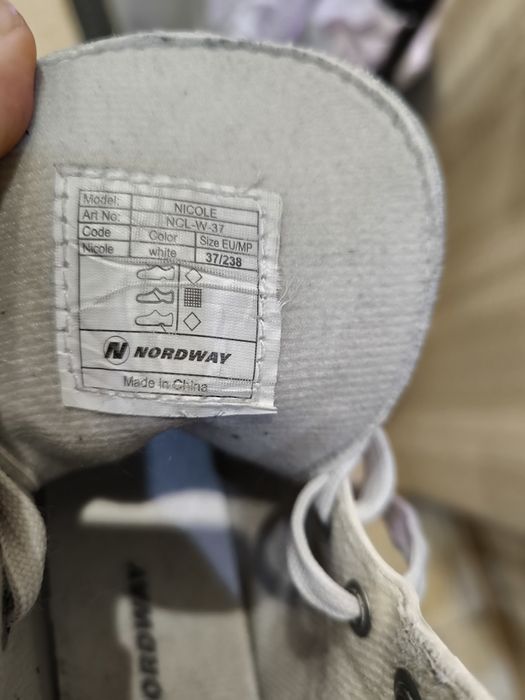 Коньки фигурные р37