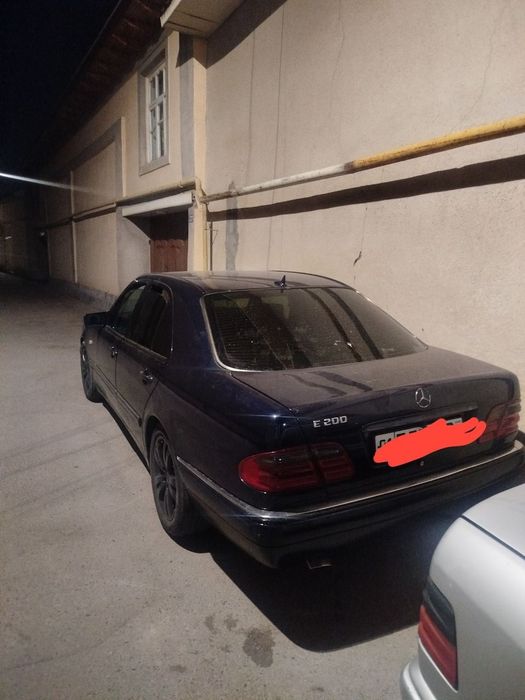 Mersdes 210 sotiladi