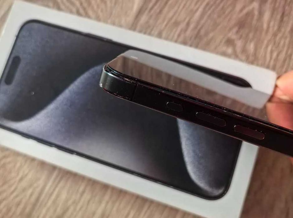 продам iphone 15 pro max 1Tb (пятна на экране)