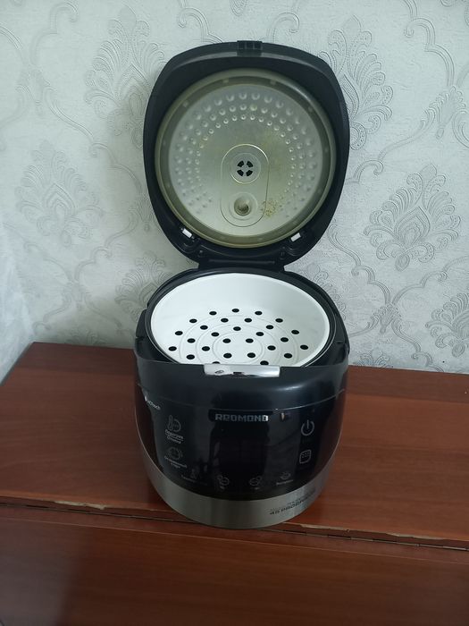 Продам Мультиварку Редмонд купили когда был хитом.