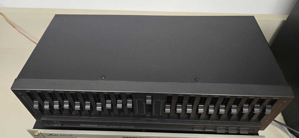 Egalizator 10 benzi Universul,mufe DIN