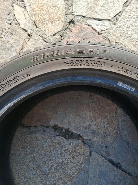 225 45 17 Nokian 94V