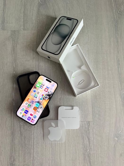 Vand Iphone 15 128 GB impecabil