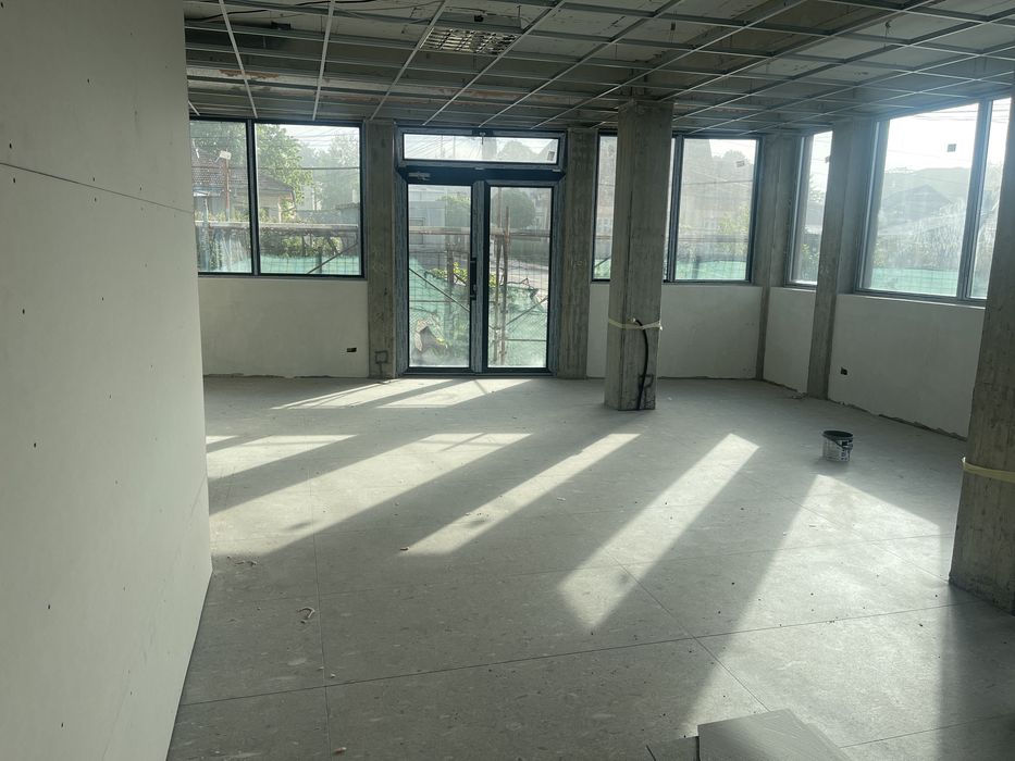 Inchiriez spatiu comercial