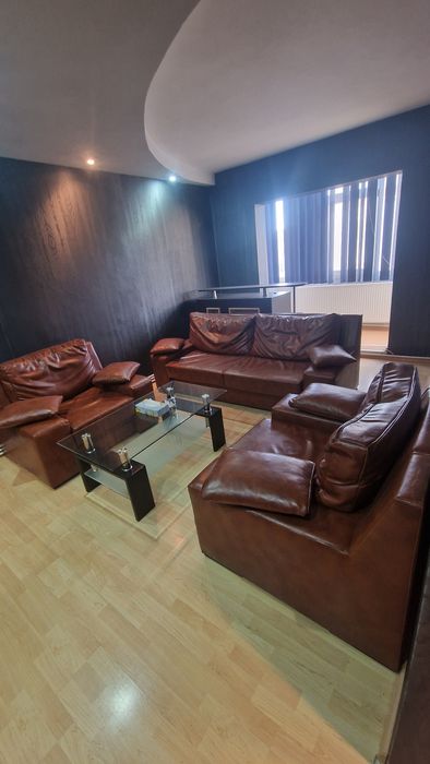 Închiriez apartament 3 camere
