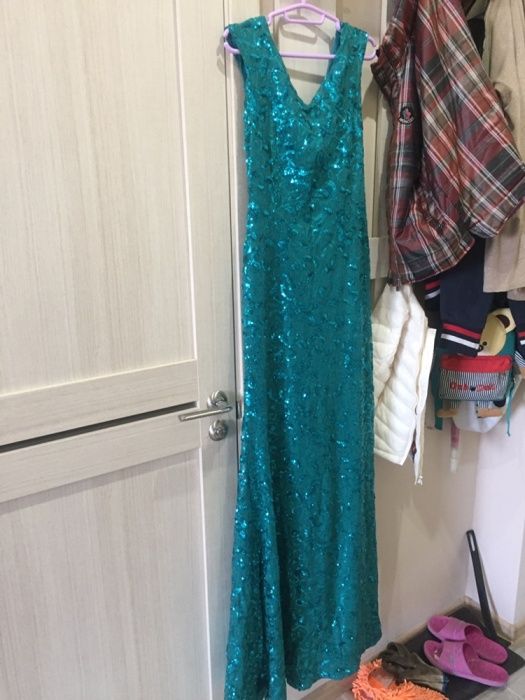 Продам вечернее шикарное платье-рыбка!