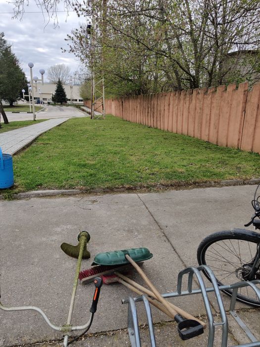 Професионално косене на трева и почистване на дворове