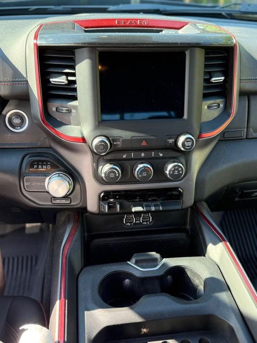 Dodge RAM Rebel 5.7 HEMI V8