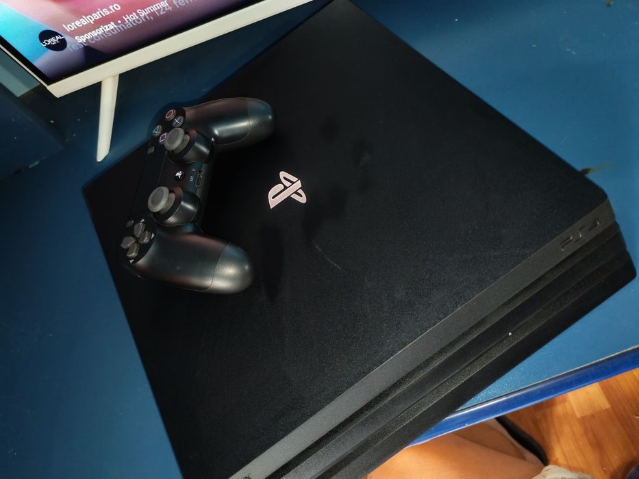 Consola Sony PlayStation 4 PRO PS4 1TB + 1Controllere