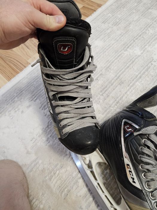 Продам коньки CCM-U
