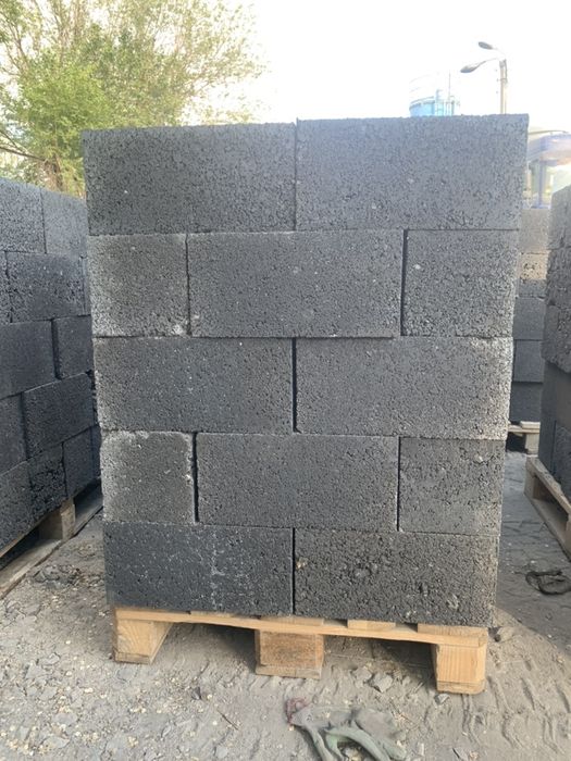 Шлакоблок, бетонит, пескоблок.