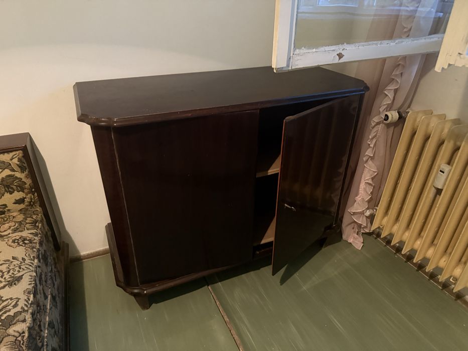 Donez mobila veche din lemn masiv