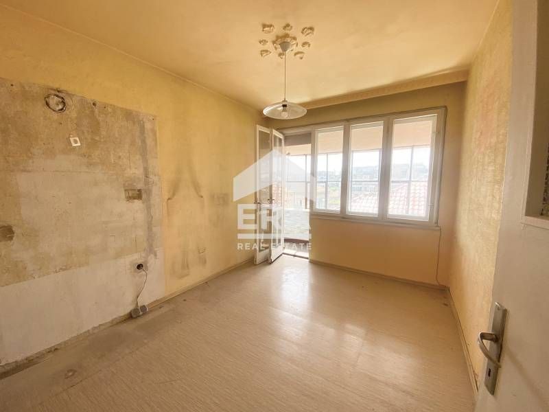 Продава се Четиристаен апартамент в Варна, Окръжна болница - 123 кв.м за 1622 €/кв.м - Снимка #2