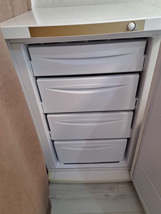 Продам морозильную камеру