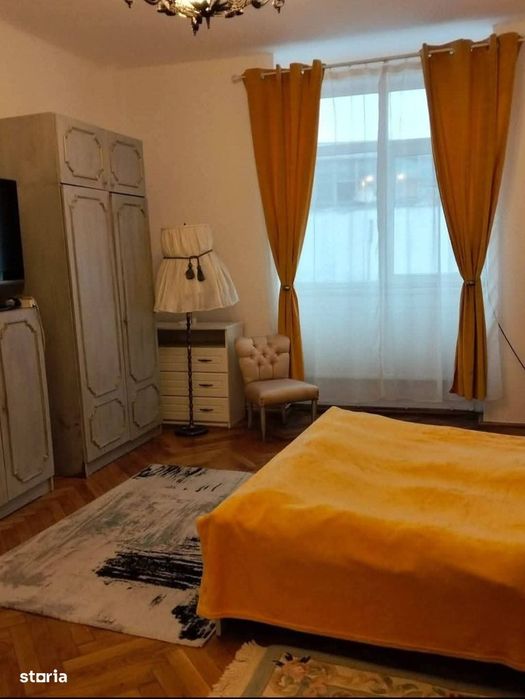 Apartament la casa/Central/55 mp utili+40 mp teren.