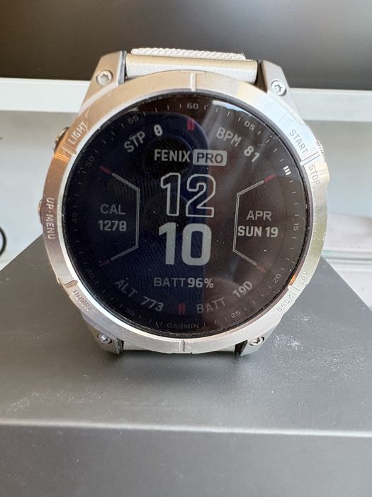 Продавам Garmin Fenix 7
