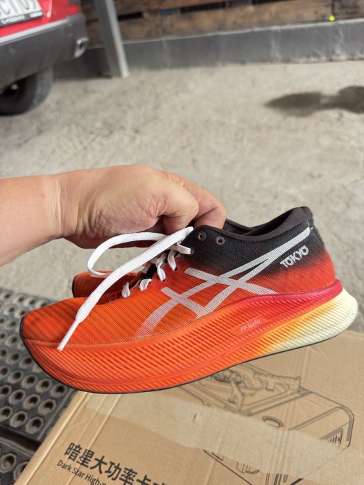 Кроссовки женская модель ASICS Metaspeed Sky