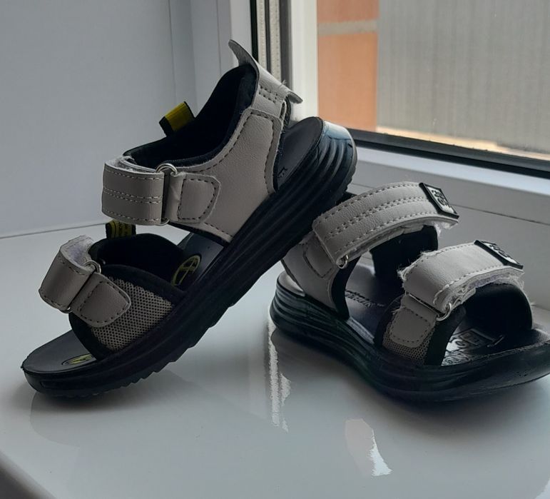 Детская обувь на мальчика.