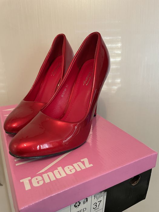 Официални обувки на висок ток