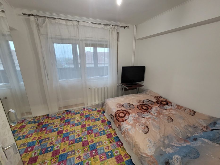 Proprietar - vand apartament 4 camere in Rogerius