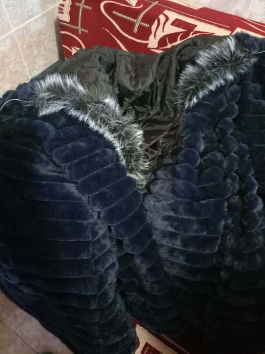 Jacheta cu blana și gluga