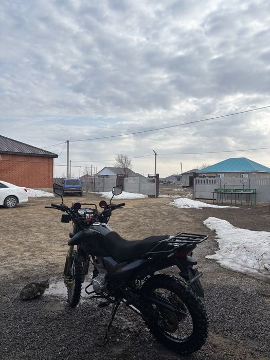 Мотоцикл эндуро 250куб