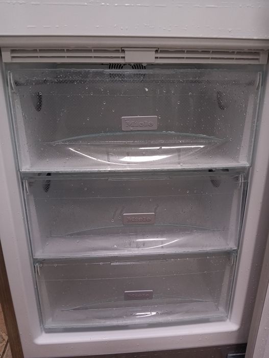 Иноксов комбиниран хладилник с фризер Миеле Miele с 2 години гаранция!