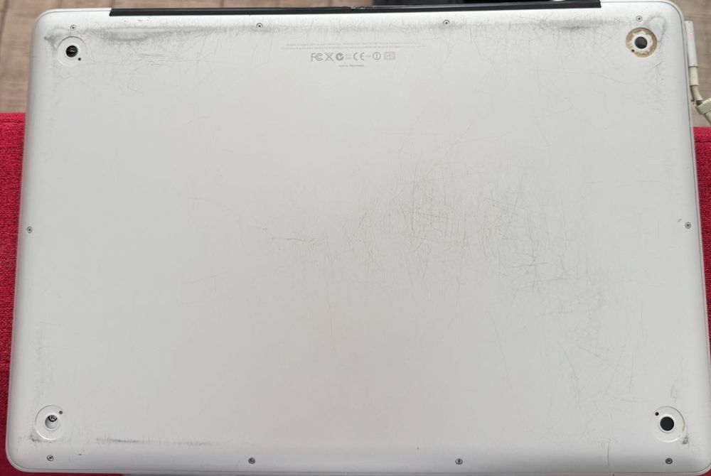 MacBook Pro 15-inch Mid 2010
Processor 2,4 GHz Intel core i5
4Gb ddr 3