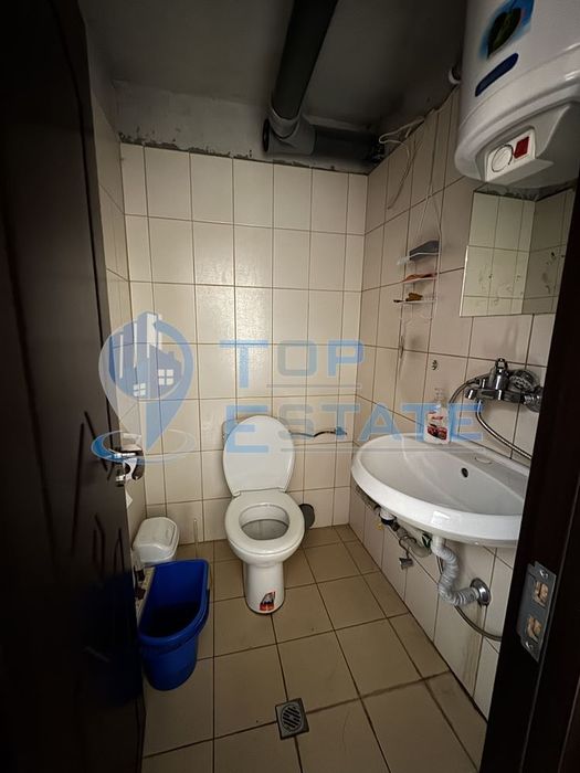 Търговско помещение на комуникативно място в кв. Колю Фичето, гр. Вел