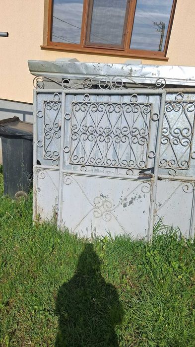 Porți de fier din teava galvanizata (portile mari + poarta mica)
