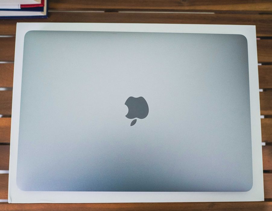 Apple MacBook Pro 13" M1 • 8GB RAM • 256GB SSD • Лаптоп като нов