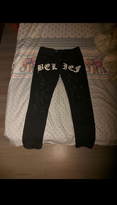 Blugi negri de vânzare
