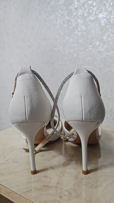 Продам новые туфли