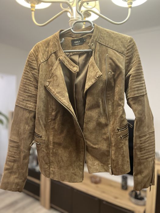 Vand geaca dama piele intoarsa