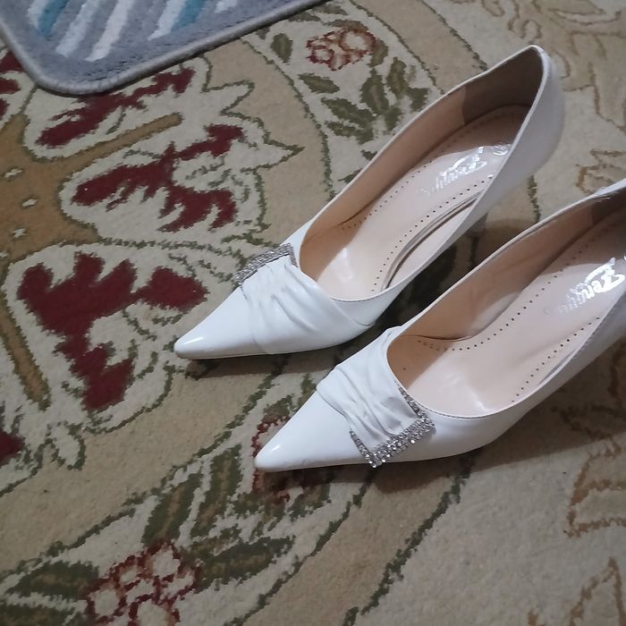 Туфли ок яхши холатда