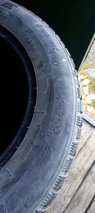 Продам шины зимние шипованные